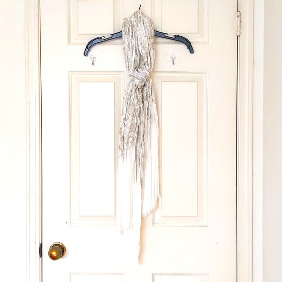 NWOT. Express Large printed gold patterns scarf/wrap with wrinkled style. - Picture 4 of 4